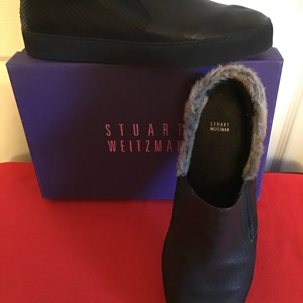 Stuart Weitzman fur lined booties 9.5 N